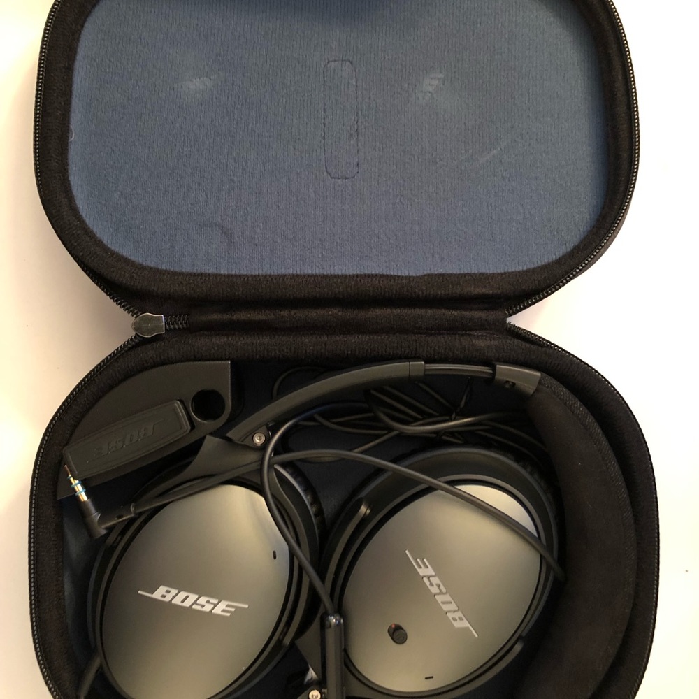Bose - Acoustic Noise Cancelling